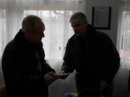 Emil Dumitru a inmanat o diploma speciala domnului Marian Popescu...
