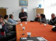 Inspectorul de educatie fizica si sport Dan Grigoras a acordat diploma de excelenta domnului profesor Puiu Rosculet...