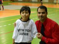 Micutul japonez de 7 ani, UCIAMA KENTO, A DAT LOVITURA DE INCEPERE A PARTIDEI, impreuna cu Marian Spinu, managerul Deep Serv, sponsorul premiilor
