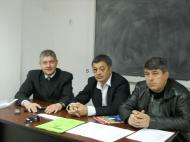 Romulus Chihaia, reprezentantul SFA, flancat de Viorel Paizan si Dan Dumitru