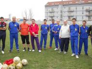 Licentiati UEFA C in echipamentul de lucru in iarba...