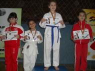 Micutele karateke de la CSM 2007 si CS Satori astepta linistite acum Iepurasul de Paste...