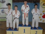 Karateka de la scoala Daniel Fusaru asteapta si ei acum Iepurasul de Ciocolata 2011...