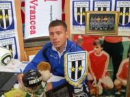 profesorul Mircea Lazar a scris in cartea de onoare a clubului Juventus Focsani...pentru ca nu a uitat de unde a plecat...multumim...