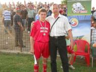 Stoperul Viitorului Homocea, Mihai Tabacaru, incurajat de profesorul de educatie fizica si sport din Homocea, Sergiu Craciun...