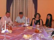 Familia presedintelui, Dan si Florentina Dumitru, flancata de familia Alin si Adina Samolia...