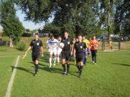 Intrarea echipelor pe stadionul Florin Jelea din Golesti...