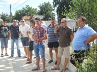 Prietenii lui Florin la mormantul lui...