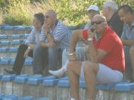 Presedintele campioanei Romaniei, Marius Stan, in tribunele Catedralei Fotbalului Vrancean...s-a cam ingrozit...mai ales ca nu a gasit o toaleta...ca de fapt nu este...asa ne primim noi vrancenii la stadion...fara wc!!!HALAL INTERES PENTRU UN ORAS CAPITAL