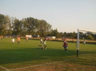 Mingea se duce spre gol...