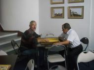 Da cu zarul si fugi...