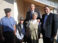 Primarul si viceprimarul Golestiului l-au felicitat pe Toader Bostanaru la implinirea a 100 de ani...