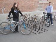 Uniristii au si unde sa parcheze bicicletele cat sunt la scoala...
