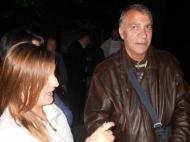 Profesorul Ionel Ambrosie de la Colegiul Tehnic Edmond Nicolau a aprins o lumanare in memoria Baschetbalistului...