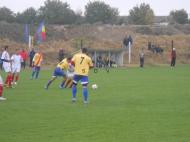 George Petrisor in lupta pentru balon...