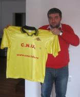 Vlad Vlasceanu si cadoul facut echipei de fotbal a Colegiului National Unirea Focsani...