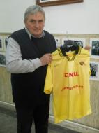 Cornel Noana, directorul CNU, a primit astazi de dimineta, echipamentul personal al echipei de fotbal a colegiului, chiar in ziua de Balul Bobocilor Unirist 2011...Sa fie intr-un ceas bun...