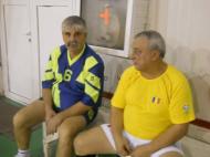 Emil Dumitru si Stefan Moraru, doi profesori de marca ai Vrancei, care merita un deosebit respect, lupta in continuare pe terenul de sport...