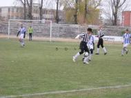 Lazar Catalin, format la CFT Juventus Focsani, se sinte bine cu echipamentul alb negru...