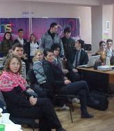 Doamna profesoara Rau Mihaela de la CN Unirea in echipa Voluntarilor...