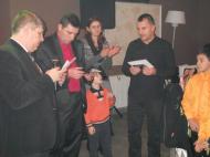 Dan Dumitru si Dan Chiriac ofera diploma antrenorului Elvis Ilas...