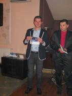 Alin Samoila, arbitrul anului 2011 din Vrancea, alaturi de secretarul AJF Vrancea, Dan Chiriac...