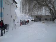 Centrul de copii si juniori Primavera de la CSM Focsani in plin proces de dezapezire...
