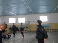 Sorin Mandrescu se gandeste cum ar fi o preluare pe piept cu mingea medicinala...