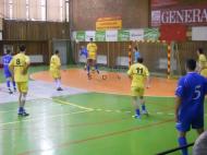 Respinge cu capul George Petrisor...