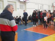 Profesorul Ionel Ambrozie ureaza La multi ani tuturor participantelor...