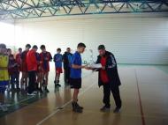 Florin Sterea, cel mai bun jucator al turneului, premiat de inspectorul de educatie fizica si sport al judetului Buzau...