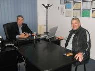 SUNT MANDRU CA SUNT VRANCEAN CA MARIUS ULMETEANU!