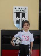 Teo este capitanul grupei 2003 a CFT Juventus Focsani si de abia asteapta sa inscrie goluri la Cupa Prosport...