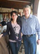 Viorel Paizan si Monica Resmerita, antrenorii echipelor de volei de la Unirea si Vranceanu...iar pe fundal profesorul Dan Popoiu, mare iubitor de volei...