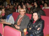 Colege profesoare de la Vranceanu au aplaudat imnul unirist cantat de trupa Taxi...