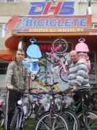 Cosmin Popescu si Viorel Cucu va ureaza un Paste Fericit si va invita la o plimbare cu bicicleta DHS, o reteta de succes...