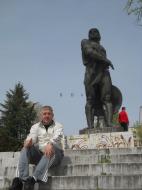Sportul de Vrancea va invita sa vizitati statuia lui Spartacus daca vet trece prin Sandanski...