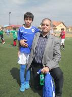 Cornel Prunache si fiul sau Teo, la cateva minute de la finalul meciului cu U Cluj, 2 goluri marca Teo si victoria Brasovului...