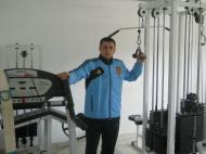 Marius Bodoc este antrenat cu greutatile...