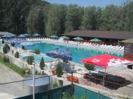 Piscina Cazino Golesti va face cu ochiul...