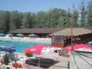 Vino la piscina Cazino Golesti si nu vei regreta...
