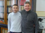 ALIN MOLDOVEANU si profesorul sau de sport din liceu, Viorel Paizan, in biblioteca Colegiului National Unirea din Focsani care a implinit 146 de ani...Respect campionului olimpic...