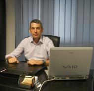 Marius Ulmeteanu, managerul UMO SERV il felicita pe campionul olimpic, vranceanul Alin Moldoveanu...