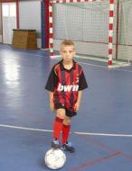 Primii pasi in fotbal Stefan Padineanu i-a facut la CFT Juventus Focsani cu profesorul Viorel Paizan si bine a facut...