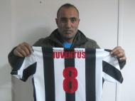 Domnul Osman de la Gunay Anvelope a oferit un echipament nou de joc copiilor de la CFT Juventus Focsani...