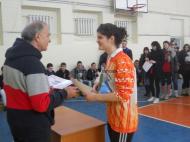 Crina Bogatu, ridicatoarea campioanei judetului Vrancea la volei fete licee, echipa CN Unirea ...