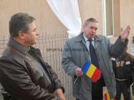 Profesorul Neagu Paul alaturi de colegii profesori si elevi in mare sarbatoare...