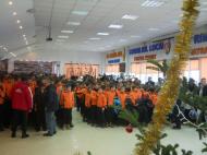 Sala de festivitati a Ceahlaului neincapatoare la asteptarea Mosului...