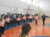 Hora Unirii pe terenul de volei ...