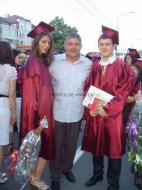 Profesorul Viorel Paizan si doi absolventi de exceptie al promotiei uniriste 2010, Alina Cristea si Alin Grigore ...La multi ani domnule profesor ...